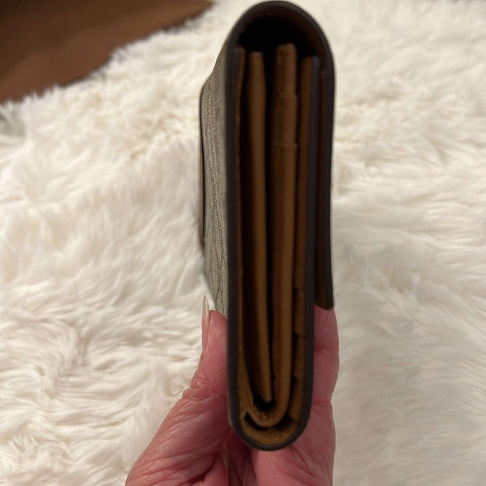 Authentic Gucci Long Wallet - Picture 13 of 17